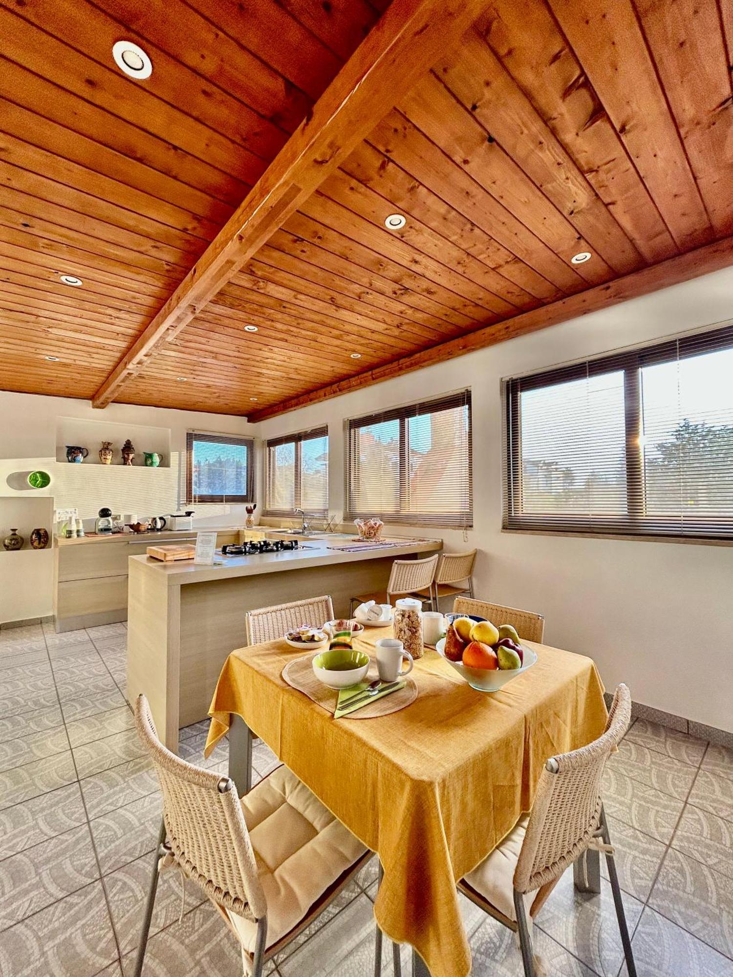 Apartamento "The Attic" - Terrazza Con Vista & Parcheggio Gratuito Marano di Napoli Exterior foto