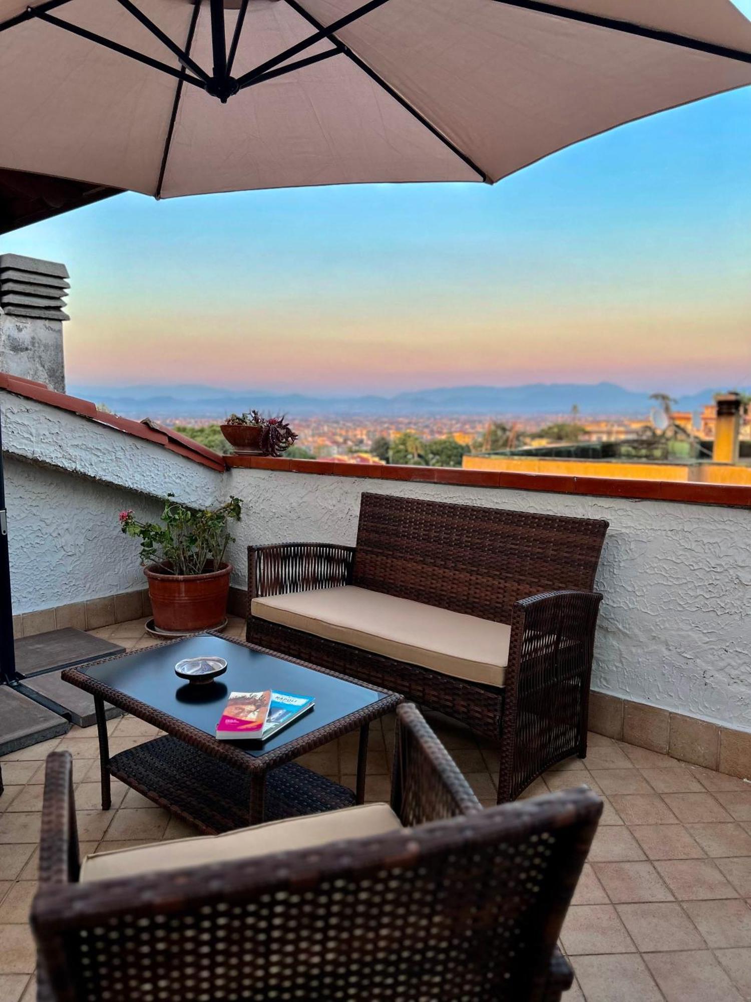 Apartamento "The Attic" - Terrazza Con Vista & Parcheggio Gratuito Marano di Napoli Exterior foto